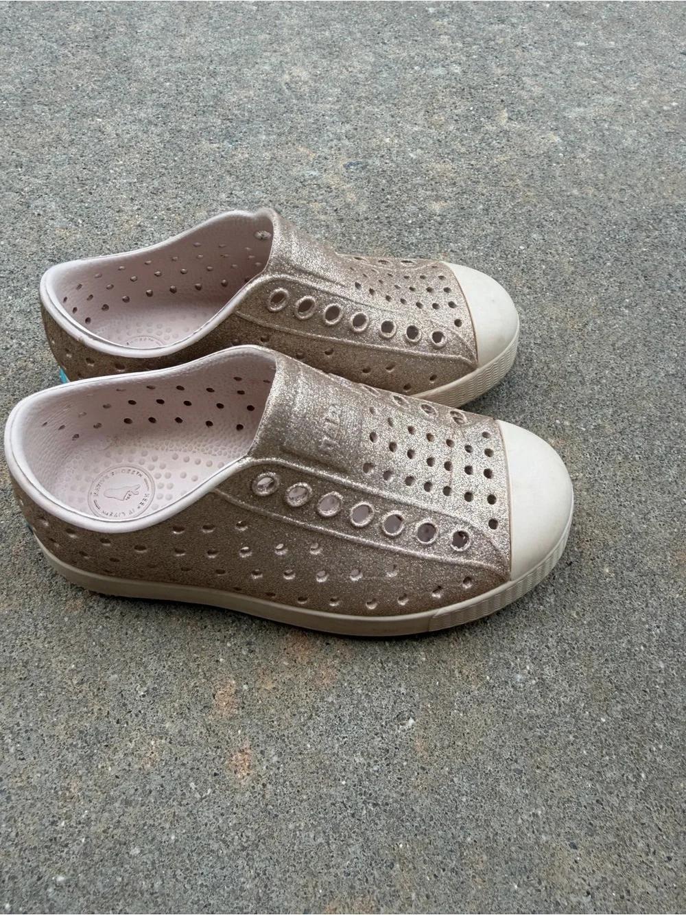 Native Kids Metallic Rose Water Shoes with White Toe Caps